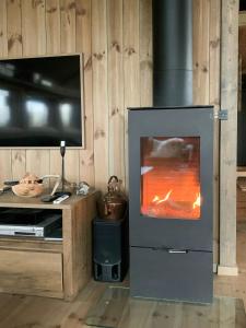 Kuchyň nebo kuchyňský kout v ubytování Cozy Cabin With Fantastic Mountain Views In Oppheimåsen + 19 fotografií