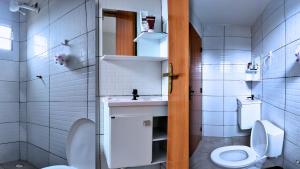 Et badeværelse på Residencial Vila Marambaia Itacaré + 27 billeder