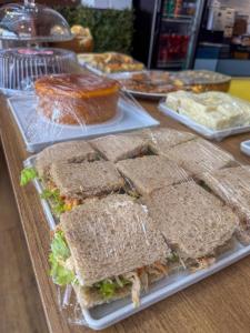 Jídlo v hotelu nebo okolí + 81 fotografií