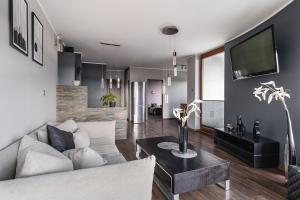 Μια τηλεόραση ή/και κέντρο ψυχαγωγίας στο Apartment 60 m with a panoramic terrace 11th floor