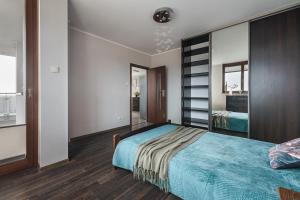 Ένα ή περισσότερα κρεβάτια σε δωμάτιο στο Apartment 60 m with a panoramic terrace 11th floor +3 φωτογραφίες