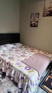 Postel nebo postele na pokoji v ubytování POOL CaSSa Ardina homestay