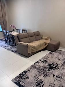 Posezení v ubytování POOL CaSSa Ardina homestay