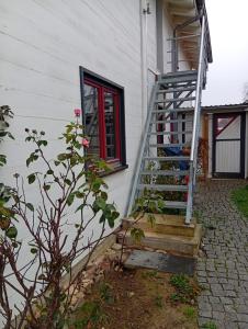 Το κτήριο όπου στεγάζεται  το διαμέρισμα