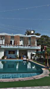 Bazén v ubytování Pushkar Prime Resort nebo v jeho okolí