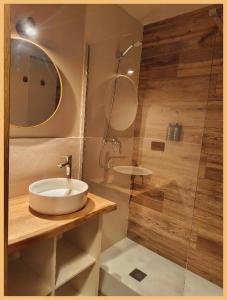 Koupelna v ubytování Casín hostel