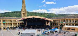 Üldine mäevaade või majutusasutusest Modern 1 Bed Budget Apartment in Central Halifax pildistatud vaade