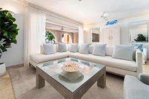 Khu vực ghế ngồi tại St, Peter's Bay 211 2 bed apts