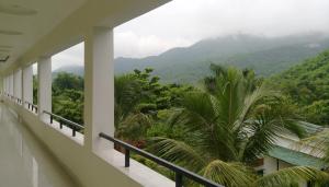 Nespecifikovaný výhled na hory nebo výhled na hory při pohledu z rezortu