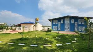 Κήπος έξω από το Niksh Farm Stay