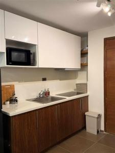 Η κουζίνα ή μικρή κουζίνα στο Splendido Taal by Oak & Ember