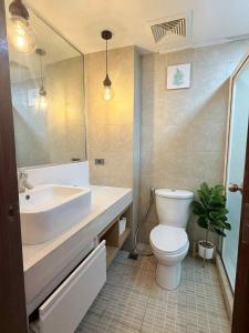 Ένα μπάνιο στο Splendido Taal by Oak & Ember