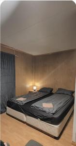 En eller flere senge i et værelse på Rose Rooms