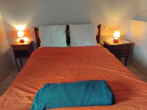 Ένα ή περισσότερα κρεβάτια σε δωμάτιο στο Gite près de Dax et côte Landaise