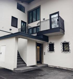 Budova, kde se apartmán nachází + 5 fotografií