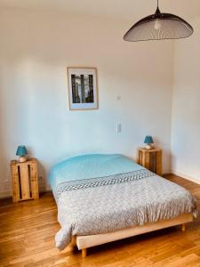 Ένα ή περισσότερα κρεβάτια σε δωμάτιο στο Entre Terre et Baie du Mont-Saint-Michel