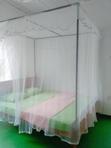 Ένα ή περισσότερα κρεβάτια σε δωμάτιο στο Talalla Bay Inn Beach Bungalow