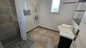 Ένα μπάνιο στο RUNDINELLE-Piscine privée- clim-wifi-plage à pieds +13 φωτογραφίες