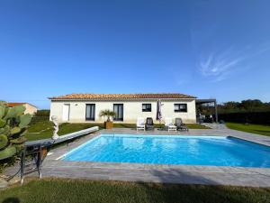 Πισίνα στο ή κοντά στο RUNDINELLE-Piscine privée- clim-wifi-plage à pieds