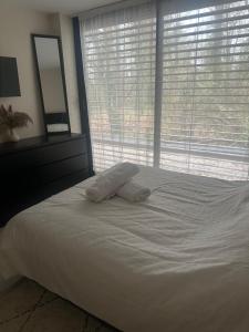 Кровать или кровати в номере Garden secret