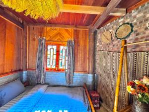 a room with a hot tub in a house at Surelee Homestay & Sapa Trekking Tours by Local Path in Sapa +261 photos