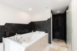 Ένα μπάνιο στο Appart cosy avec Spa - Liziec +3 φωτογραφίες