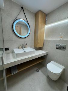 Ένα μπάνιο στο Academia Suites