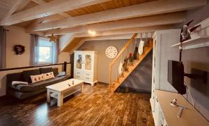 Μια τηλεόραση ή/και κέντρο ψυχαγωγίας στο Ferienwohnung Allgäunest