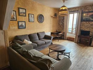 Χώρος καθιστικού στο Appartement authentique et chaleureux au cœur de Salies-de-Béarn, dans le quartier historique avec commerces et restaurants au pied, à deux pas des thermes