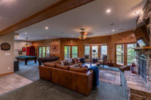 Χώρος καθιστικού στο A High Country Retreat