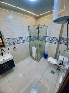 Phòng tắm tại pyramids fort & free pick up shuttel