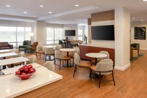 Μια τηλεόραση ή/και κέντρο ψυχαγωγίας στο TownePlace Suites by Marriott Lakeland