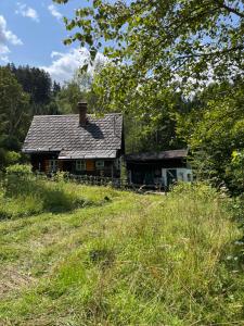 an old house in the middle of a field at Ferienhütte Admont in Admont