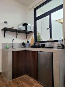 a kitchen with a counter with a sink and a window at Casco histórico- Estación 1501 Duplex in Juticalpa +3 photos