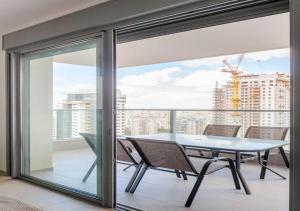 Μπαλκόνι ή βεράντα στο O&O Group - Sea View Tower - 32nd Floor Parking