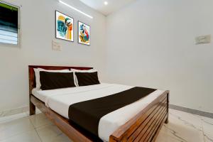 Una cama o camas en una habitación de Hotel O ATR Residency