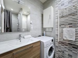 Koupelna v ubytování Appartement lumineux en rez-de-chaussée vers CHU + 1 fotografie