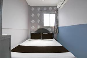 Ένα ή περισσότερα κρεβάτια σε δωμάτιο στο Hotel O Sharan Guest House