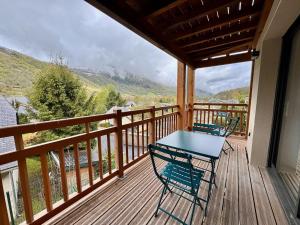 A general mountain view or a mountain view taken from Az apartmant