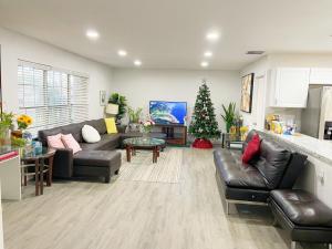 a living room with a couch and a christmas tree at Happy Home in Orlando