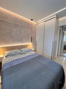 Postel nebo postele na pokoji v ubytování Apto em Bertioga com AC e Wi-Fi - 300m da praia + 28 fotografií