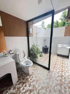 Ένα μπάνιο στο Villa Loyola Resthouse