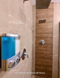 TV en la pared del baño en Ocean Front Apartments, en Arecibo