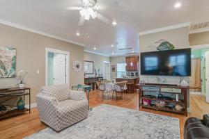 Μια τηλεόραση ή/και κέντρο ψυχαγωγίας στο The Bungaleaux