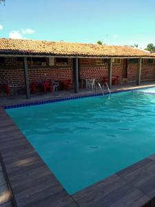 a large swimming pool in front of a building at chalé em Tamandaré in Tamandaré