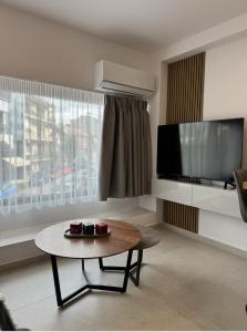 Μια τηλεόραση ή/και κέντρο ψυχαγωγίας στο Academia Suites