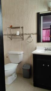 Ένα μπάνιο στο The most exclusive and safest area of the city +22 φωτογραφίες