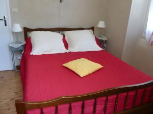 Ένα ή περισσότερα κρεβάτια σε δωμάτιο στο Gite Le Moulin