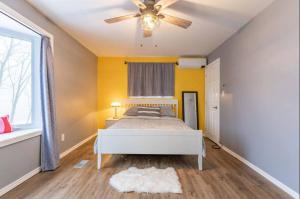 a bedroom with a bed and a ceiling fan at Riverview Cottage Escape in Frankford