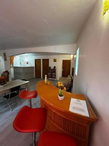 Χώρος καθιστικού στο KAZ'ONORA II